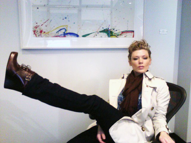 leg up, shoe shot, burberry trench, 2009 outfit, 2009 style blogs