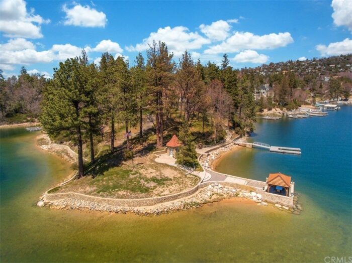 Lake Arrowhead Peninsula Estate on the lake