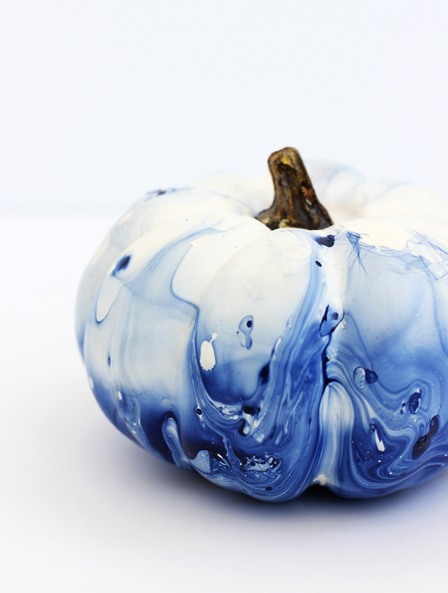 blue and white pumpkins-DIY indigo marbled pumpkin