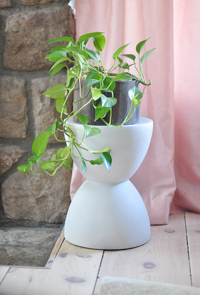 how to make faux stone accent tables with spray paint