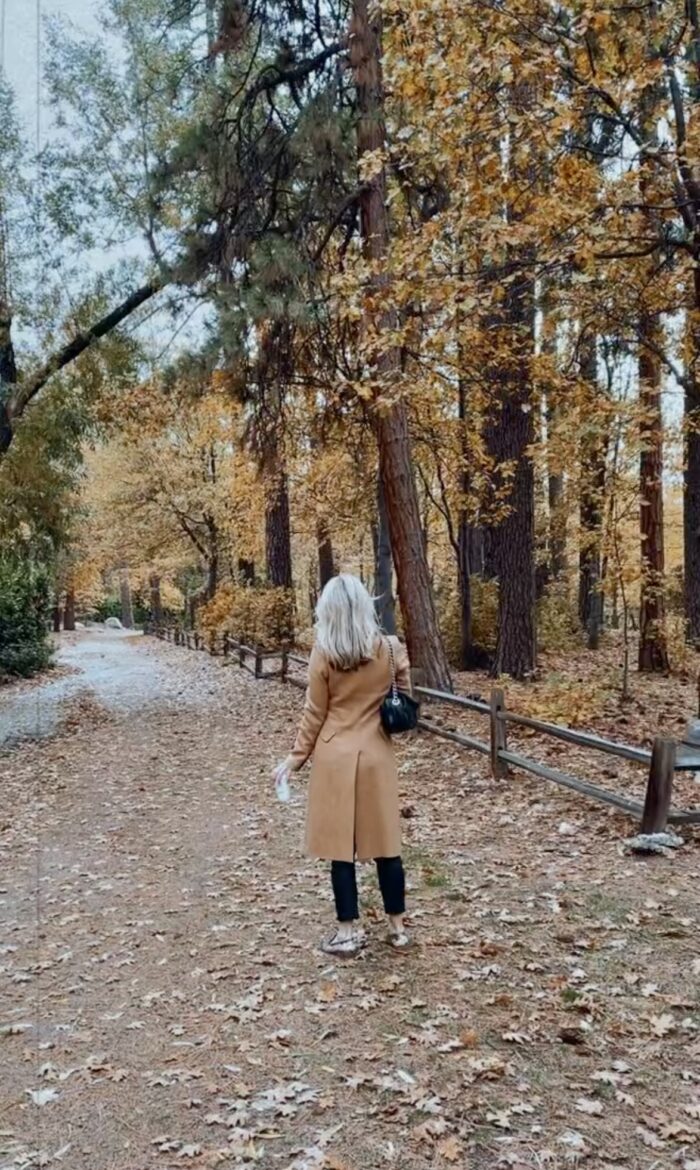 fall style, camel coat, black and camel, fall colors, fall vibes, autumn, orange leaves, lake arrowhead, style over 40, LA bloggers, blogs, style blogs, fashion blogs, loafers