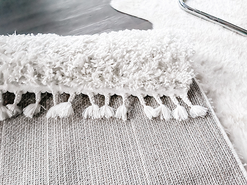 DIY Rug Hack, How to Shorten a Rug or Runner with Tassels for a bathroom or kitchen or entryway, home diys