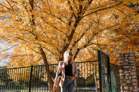 easy casual fall style jeans and a blazer