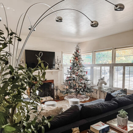 2024 Christmas - living room with tinsel tree with red bows