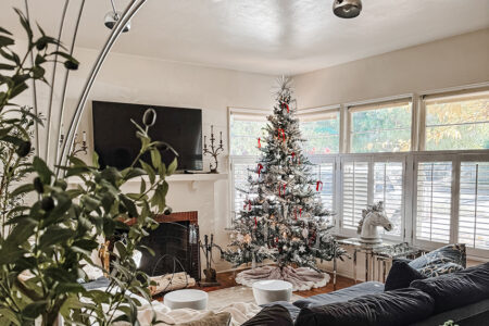 2024 Christmas - living room with tinsel tree with red bows