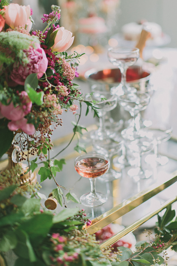 pretty table settings, spring table ideas, easter table setting ideas, how to set your table, pretty tablescapes, pastel tabletops