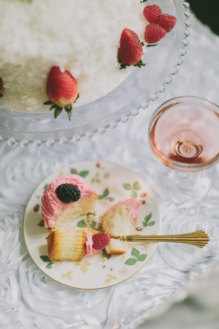 pretty table settings, spring table ideas, easter table setting ideas, how to set your table, pretty tablescapes, pastel tabletops
