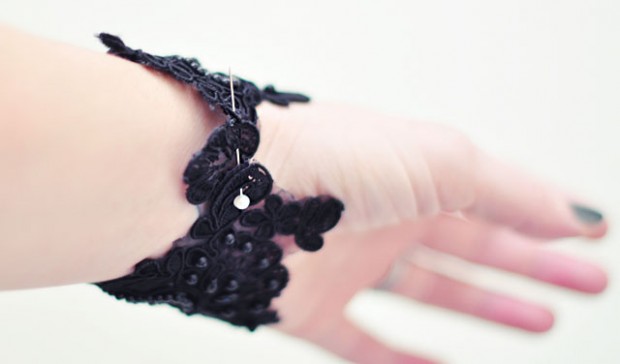 DIY BLack Lace Beaded Bracelet-1