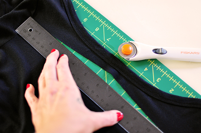 DIY Sliced t-shirt tutorial-3