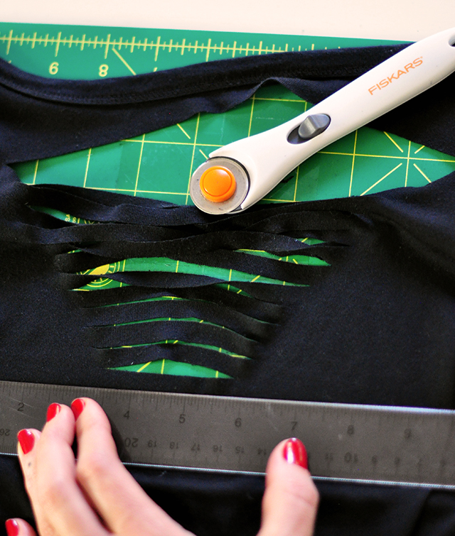 DIY Sliced t-shirt tutorial-5