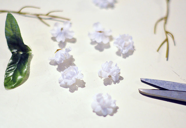 DIY Tiny Floating Hair Flowers_1