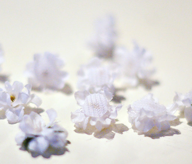 DIY Tiny Floating Hair Flowers_4