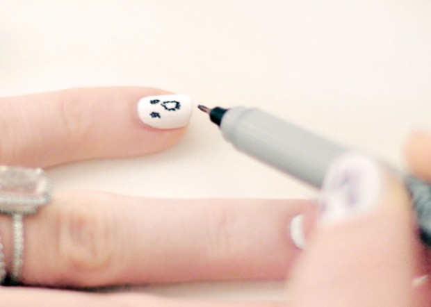 Ghost Nails-Halloween Manicure-3