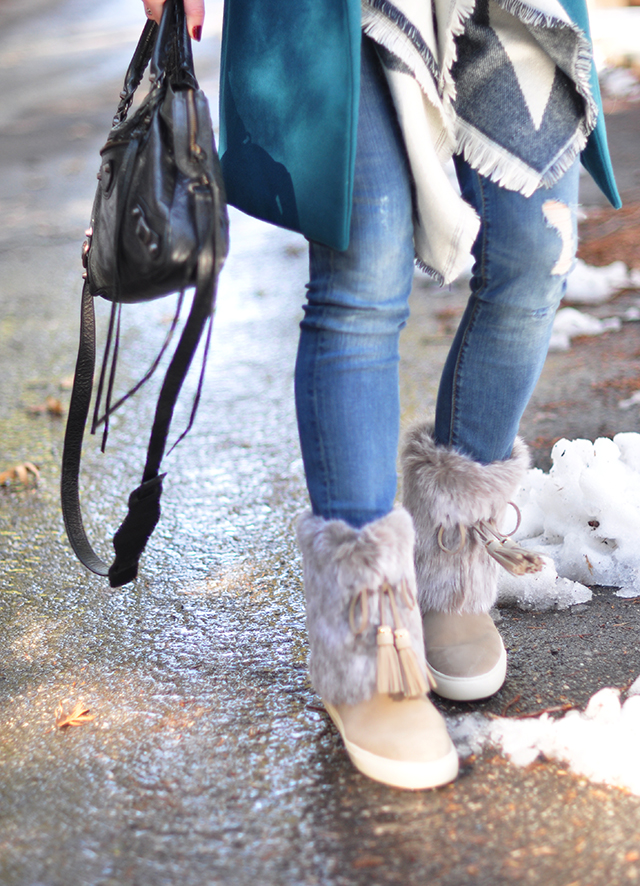 Tory Burch furry boots_style in the snow