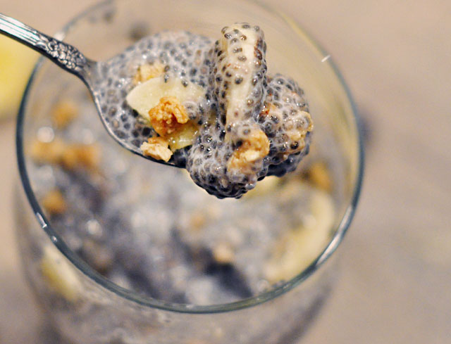 chia pudding iwth bananas  and  granola