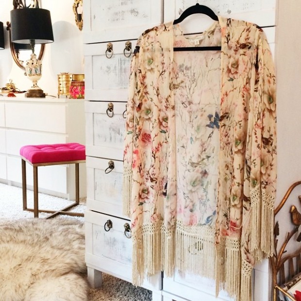 floral-fringe-kimono-in-my-office-620x620