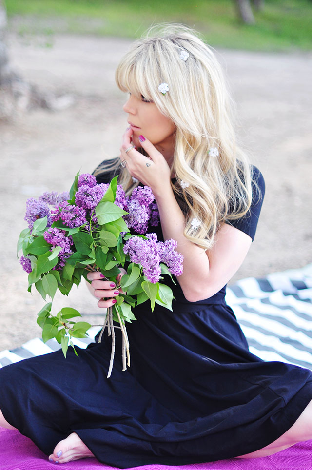 flowers in hair_in hand