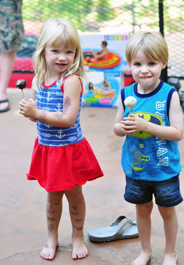 kids on the 4th eating cake pops