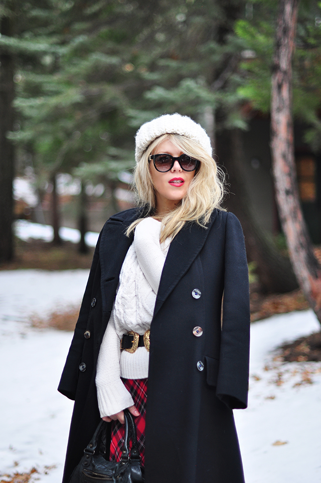 winter-style-in-the-snow_vintage-coat_plaid-dress